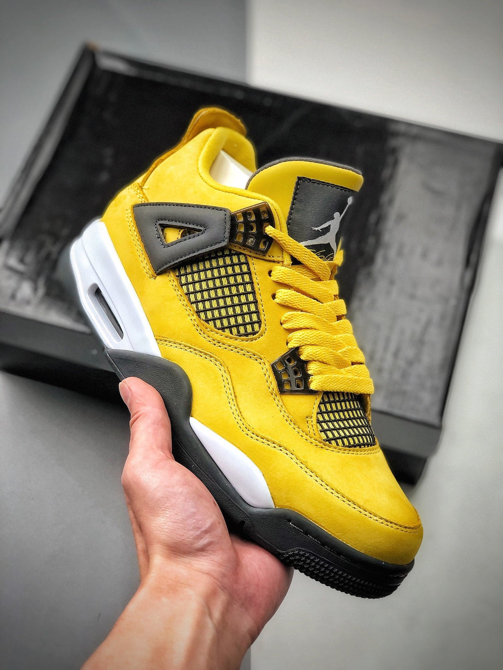 AJ4 Lightning